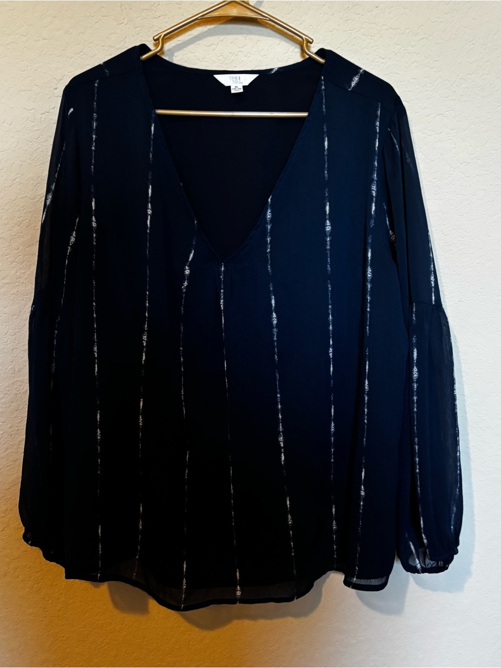 Time And Tru Womens Blue V-Neck Top White Vertical Stripes Size XL